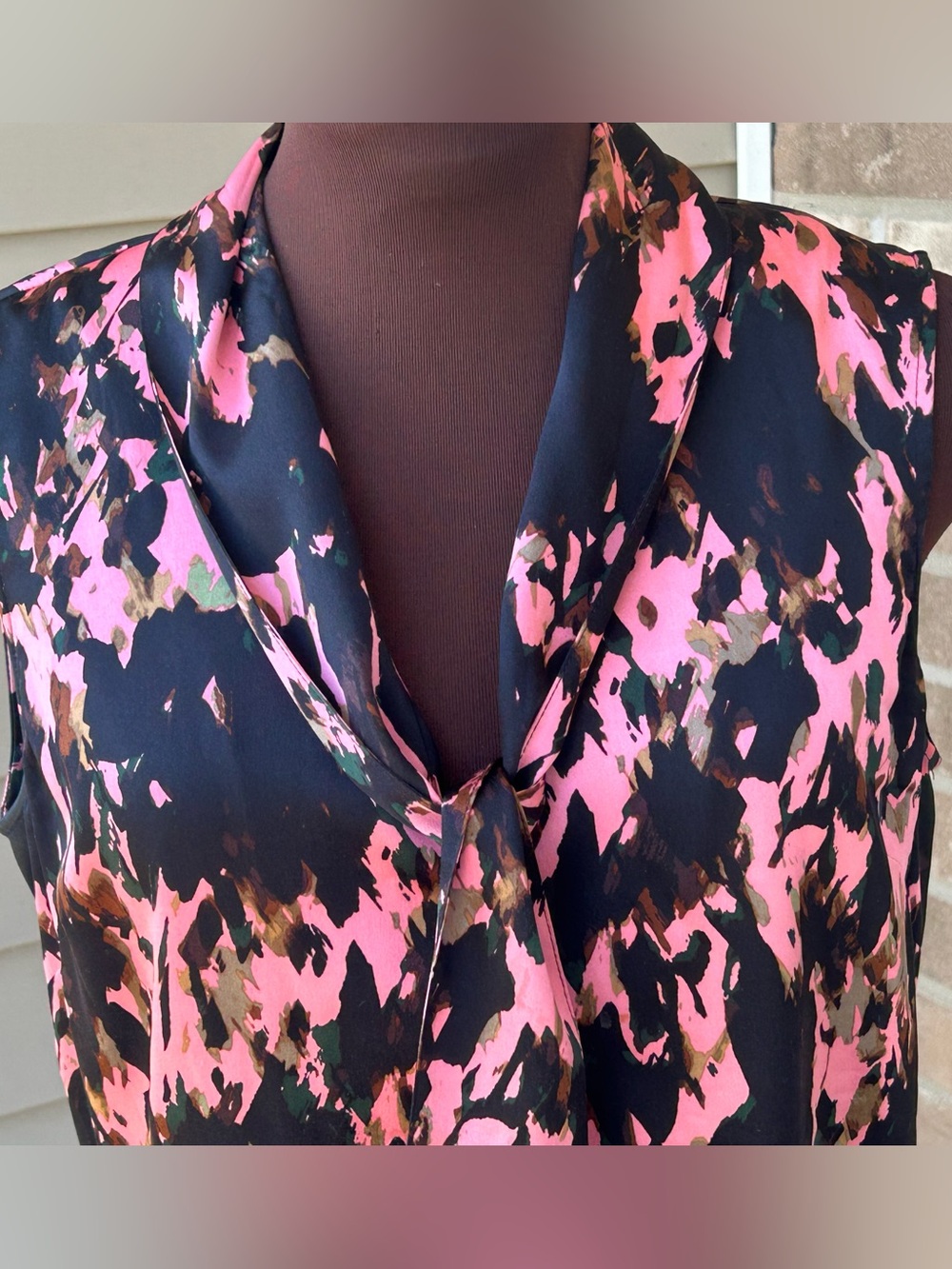 ST JOHN x NEIMAN MARCUS s4 blk/pink/green v-neck tie blouse-silk-LOOKS NEW